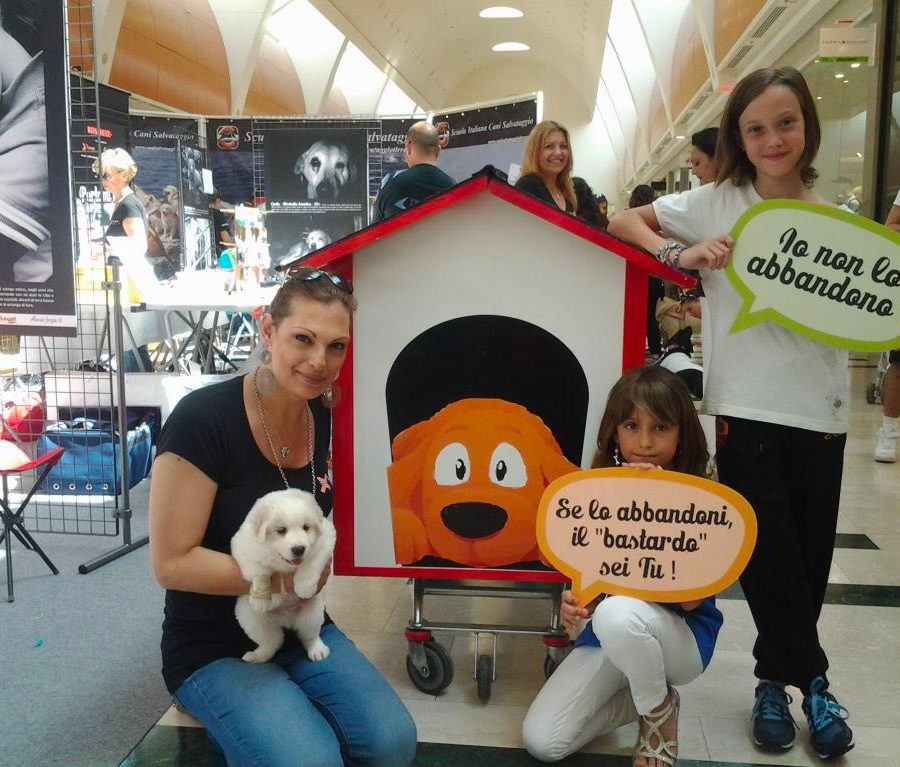 eventi-sensibilizzazione-campagna-contro-abbandono-animali-centro-commerciale-2